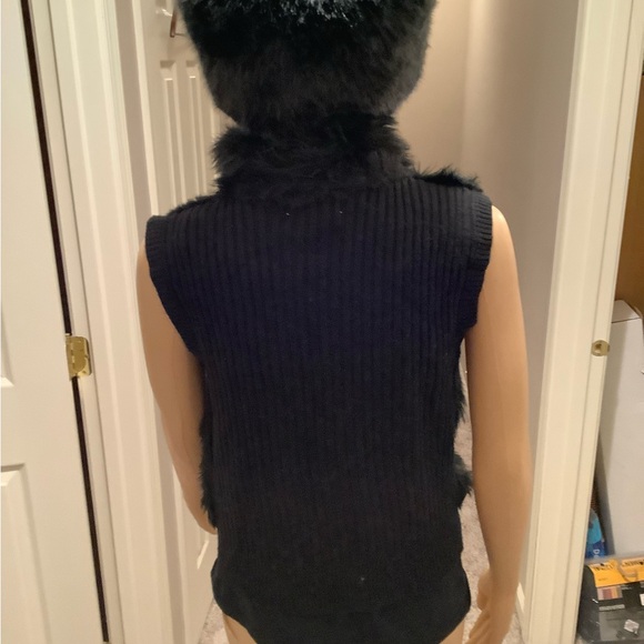 Arizona Jean Black Faux Fur Cable Knit Vest Size Large (Runs Small) - Picture 5 of 14
